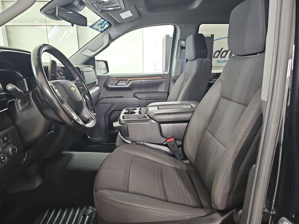 Certified 2024 Chevrolet Silverado 1500 LT AWD/4WD image 18