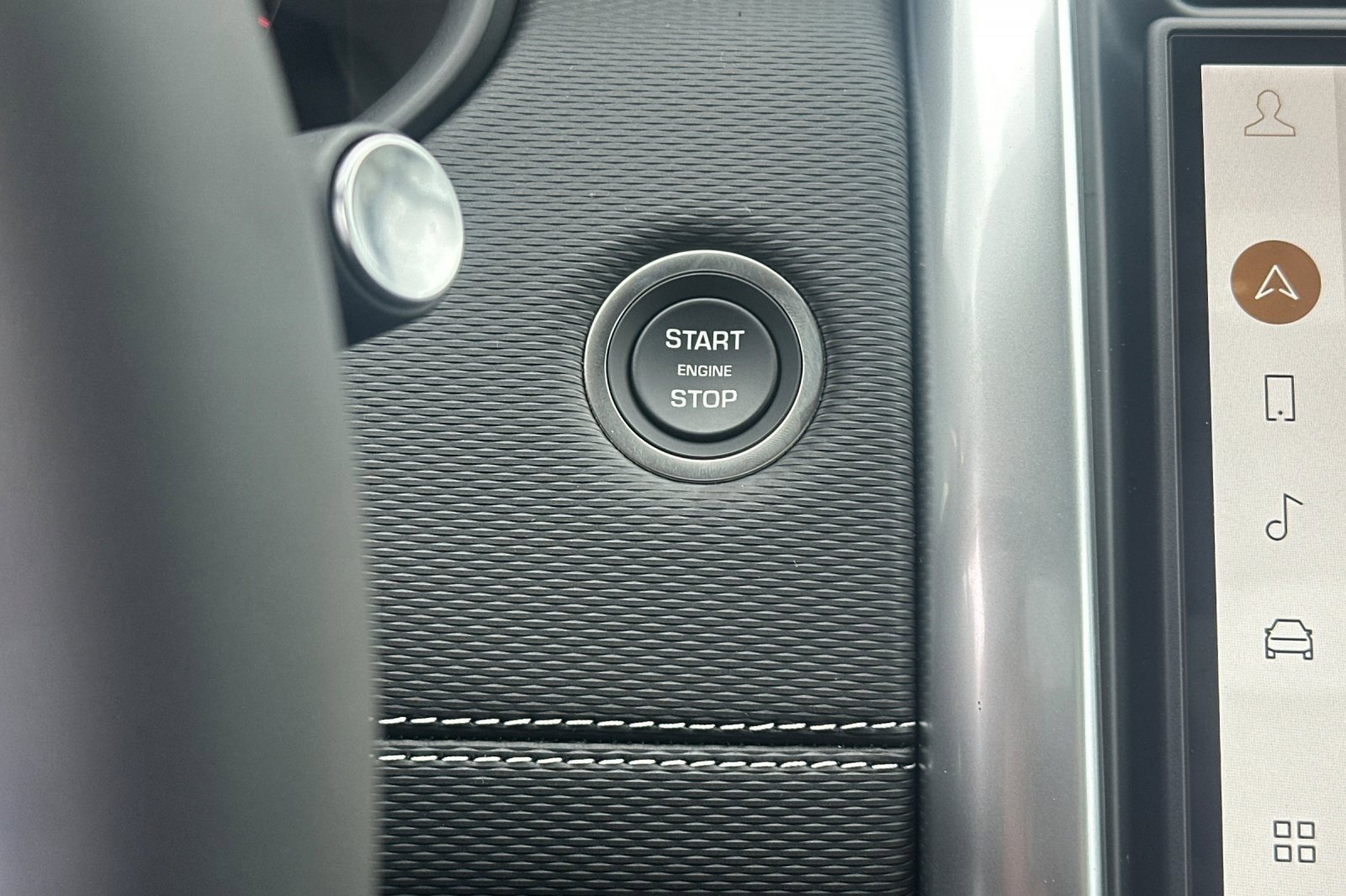 New 2026 Land Rover Discovery Dynamic SE image 22