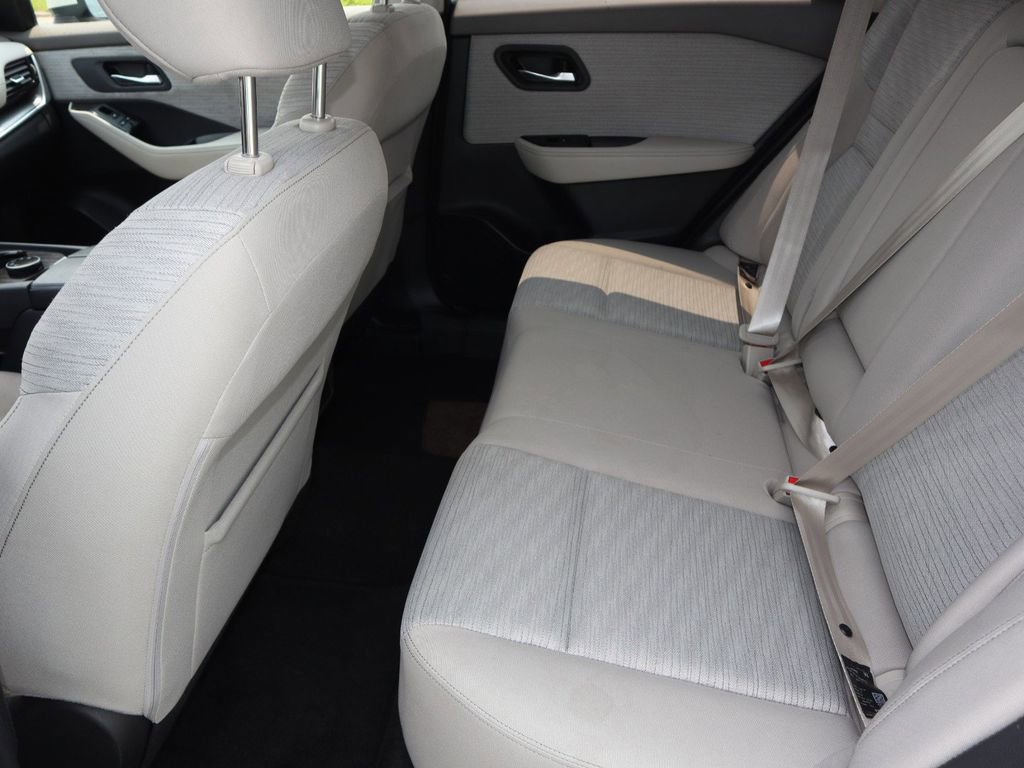 Certified 2022 Nissan Rogue SV image 16