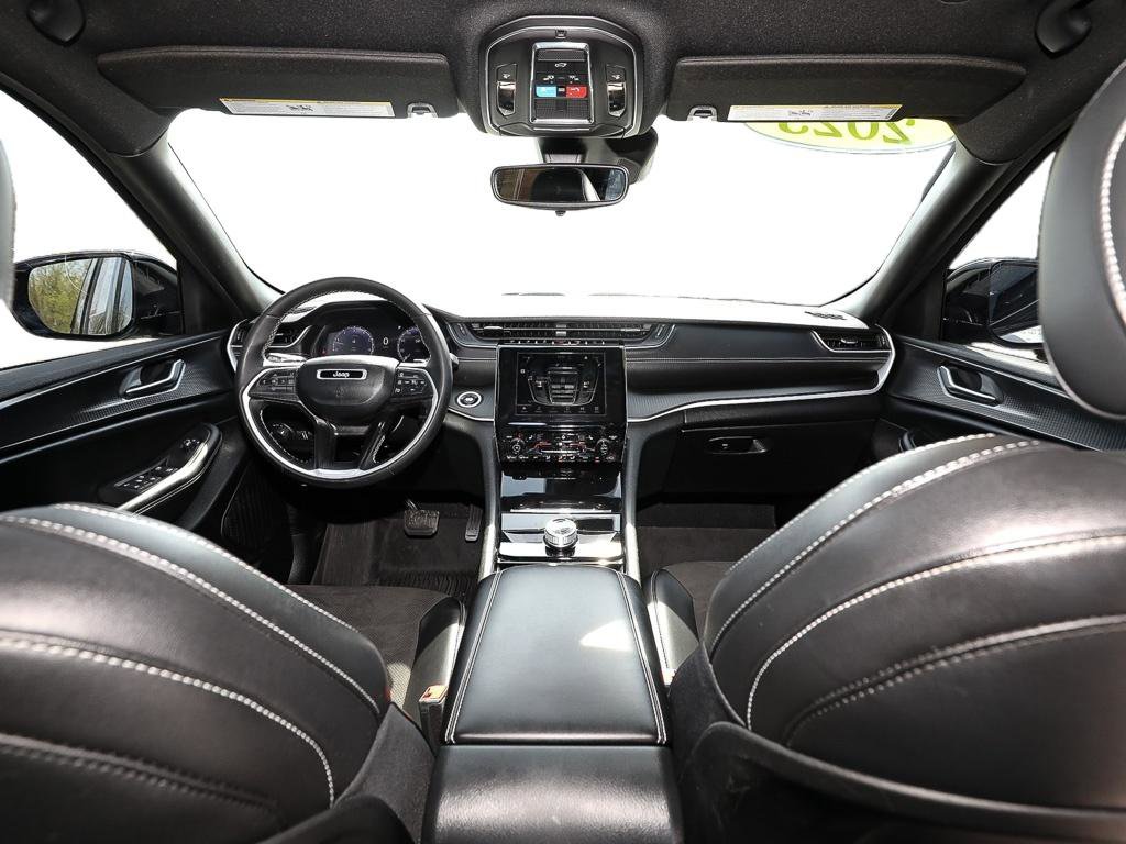 Used 2023 Jeep Grand Cherokee Altitude AWD/4WD image 24