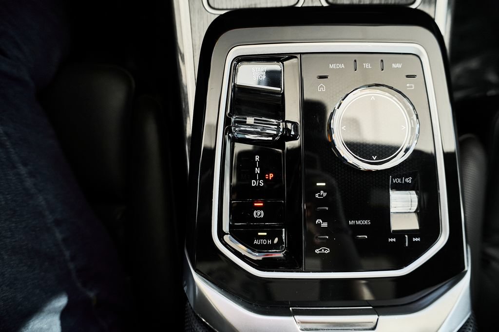 Used 2024 BMW 740i w/ Premium Package RWD image 38