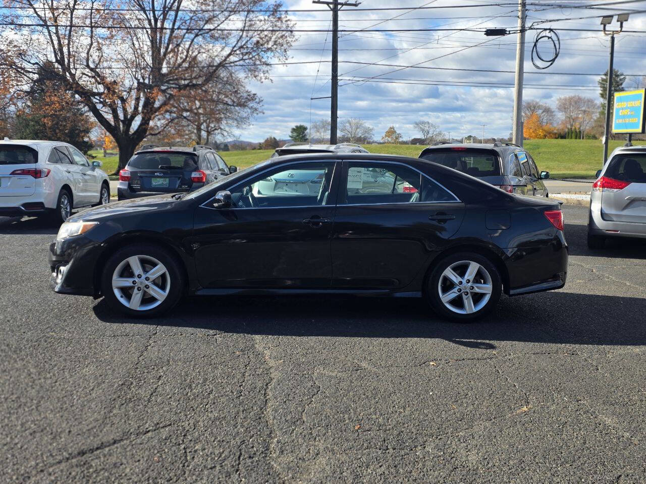 Used 2014 Toyota Camry SE image 4