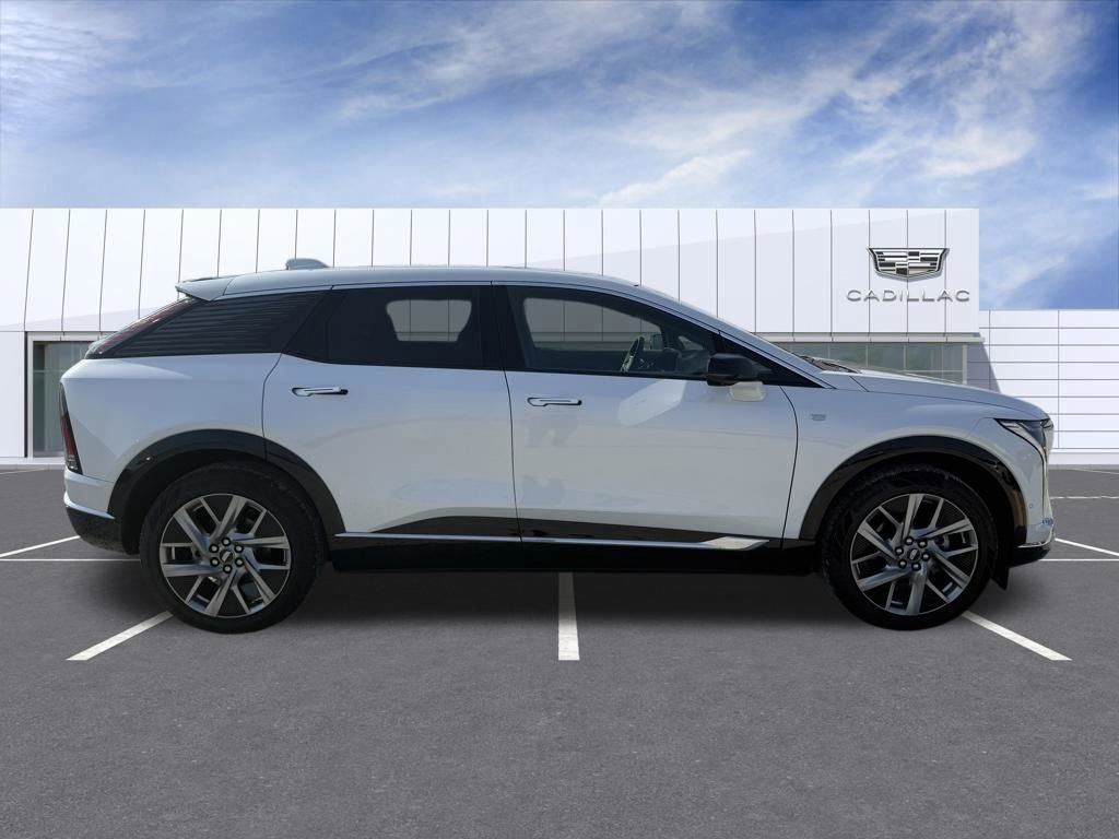 Certified 2025 Cadillac Optiq Luxury 2 w/ LPO, Floor Liner Package image 2