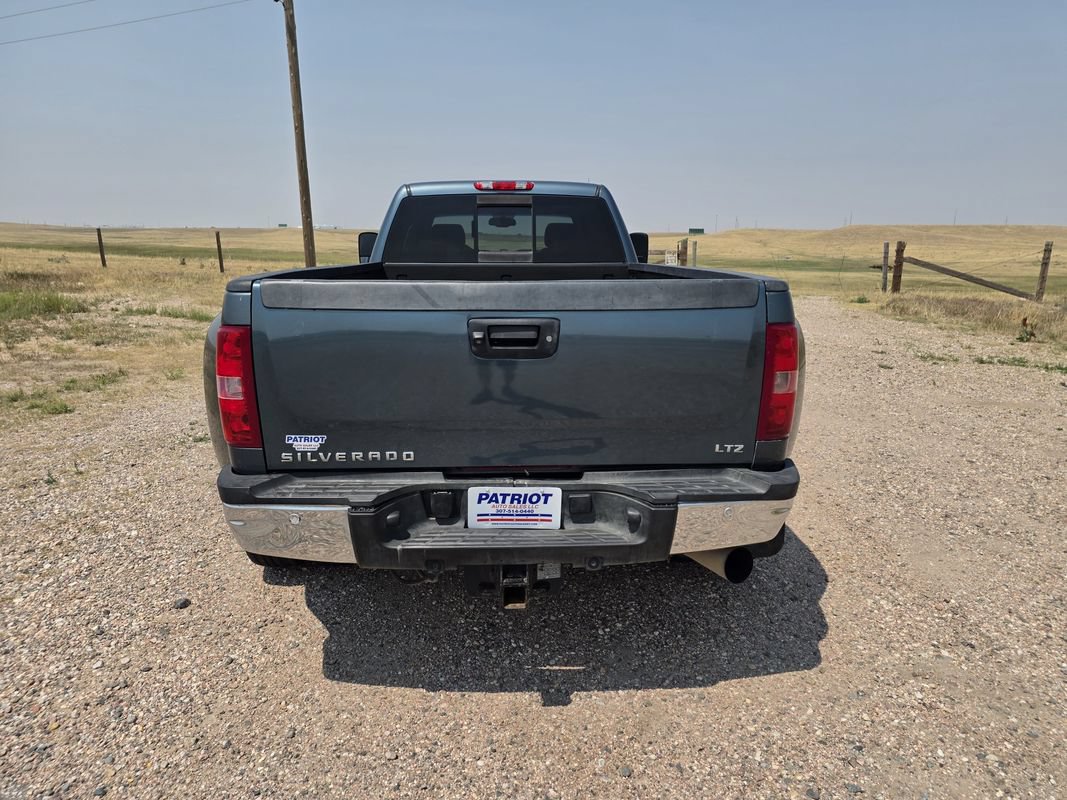 Used 2011 Chevrolet Silverado 3500 LTZ w/ LTZ Plus Package AWD/4WD image 4