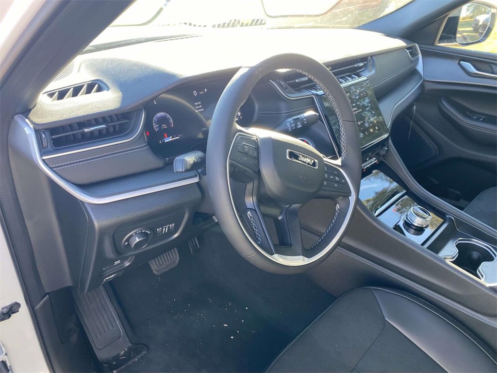 New 2025 Jeep Grand Cherokee L Altitude image 41