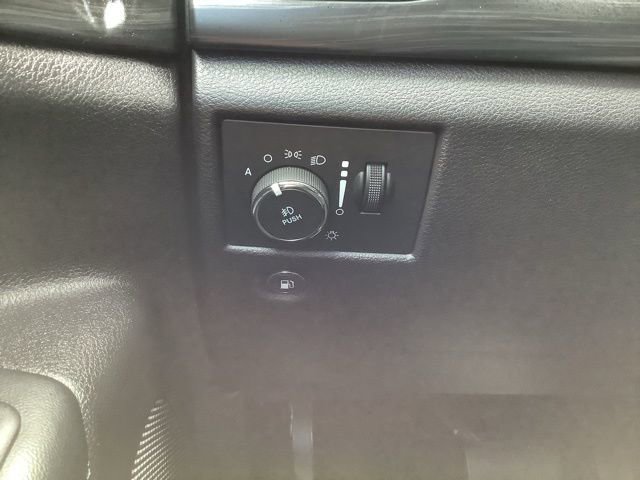 Used 2020 Jeep Grand Cherokee Altitude image 23