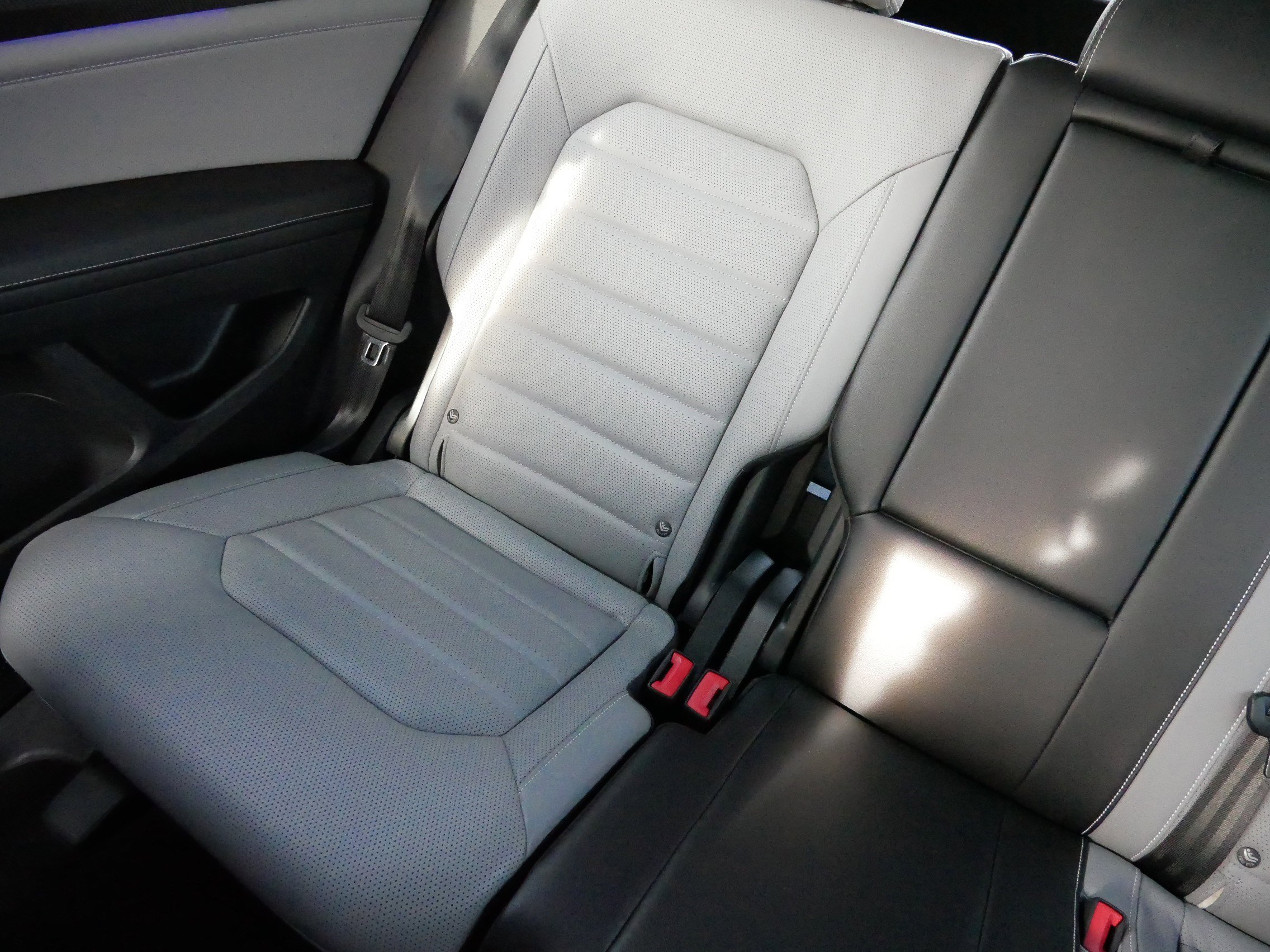 Used 2024 Volkswagen Atlas Cross Sport SEL R-Line image 12