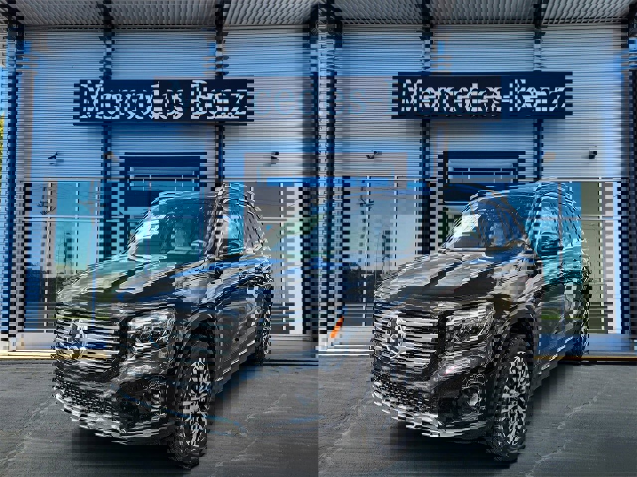 New 2026 Mercedes-Benz GLB 250 4MATIC image 3