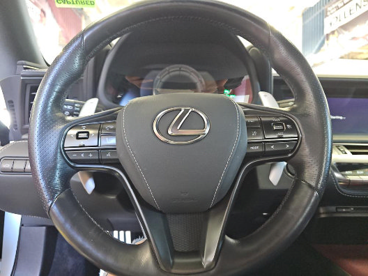 Used 2018 Lexus LC 500 Coupe RWD image 3