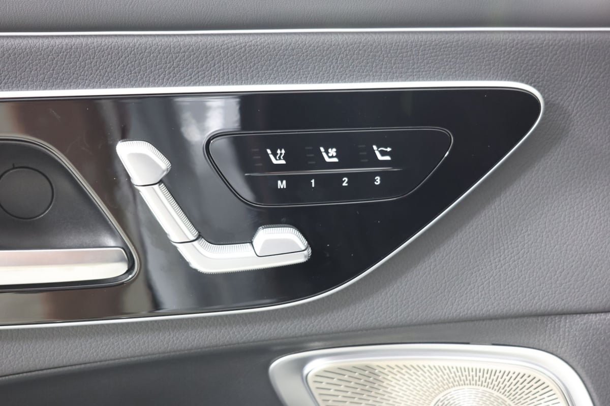 Used 2024 Mercedes-Benz CLE 300 4MATIC Cabriolet image 9