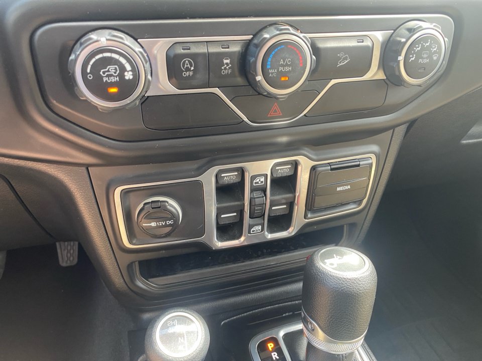 Used 2018 Jeep Wrangler Unlimited Sport S AWD/4WD image 22