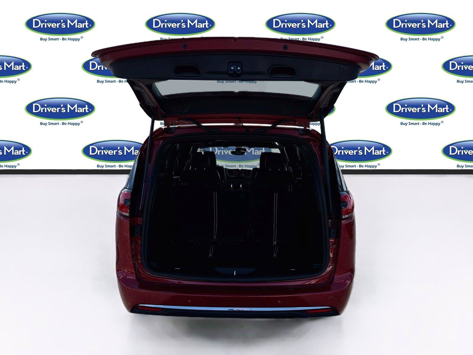 Used 2025 Chrysler Pacifica Select FWD image 24