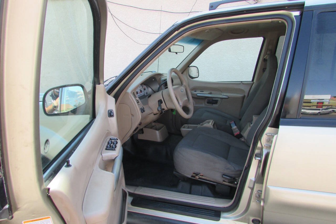 Used 2001 Ford Explorer Sport Trac 2WD image 16
