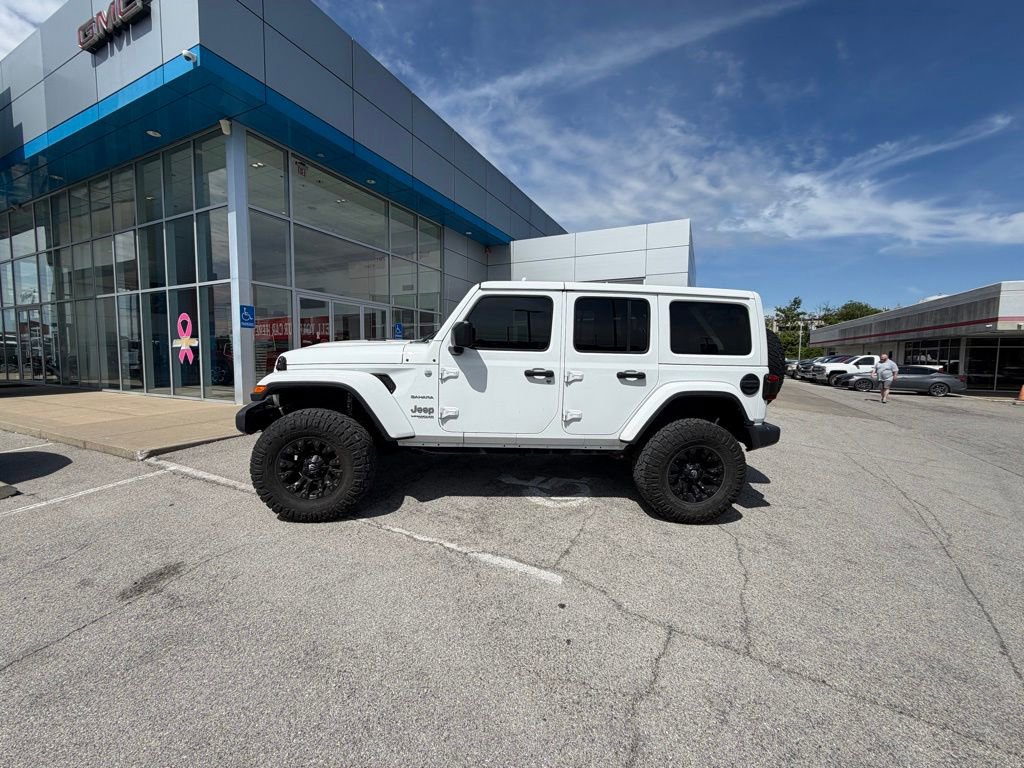Used 2018 Jeep Wrangler Unlimited Sahara AWD/4WD image 2