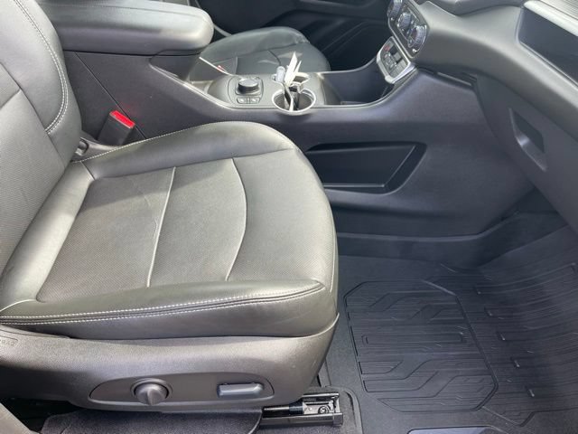 Used 2022 GMC Terrain SLT w/ LPO, Floor Liner Package AWD/4WD image 12