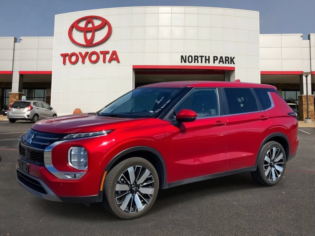 Used 2025 Mitsubishi Outlander SE