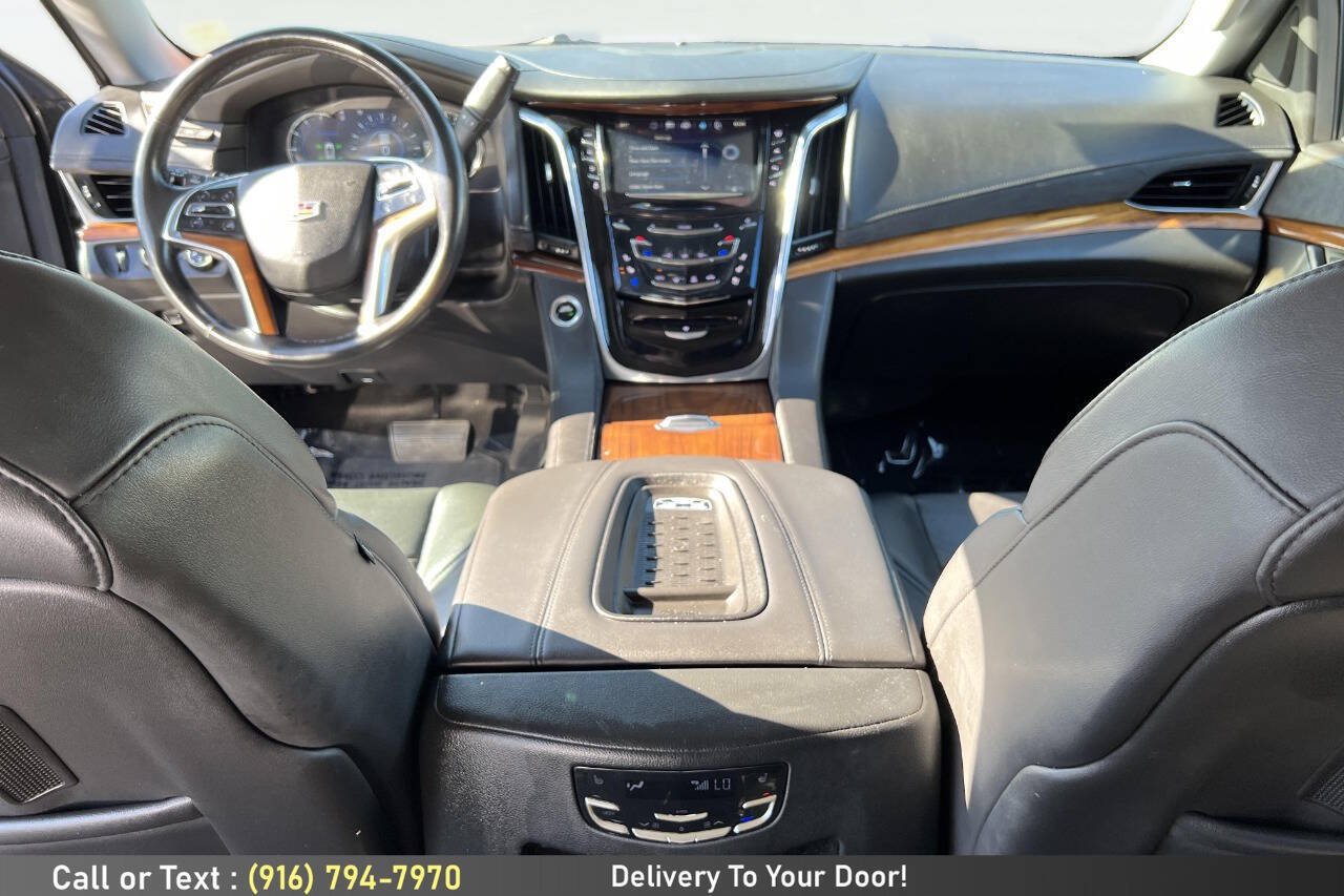 Used 2017 Cadillac Escalade ESV Premium Luxury AWD/4WD image 17