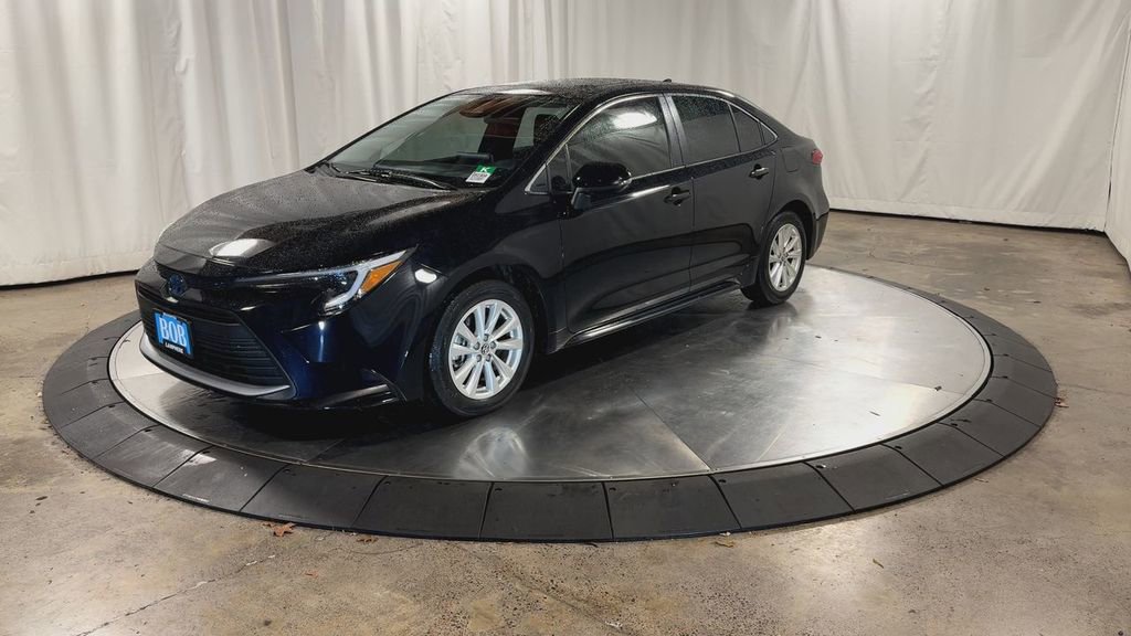Used 2024 Toyota Corolla XLE image 6
