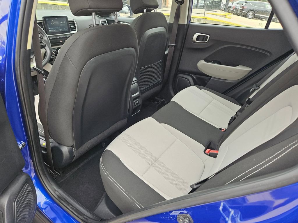 Used 2025 Hyundai Venue SEL FWD image 28