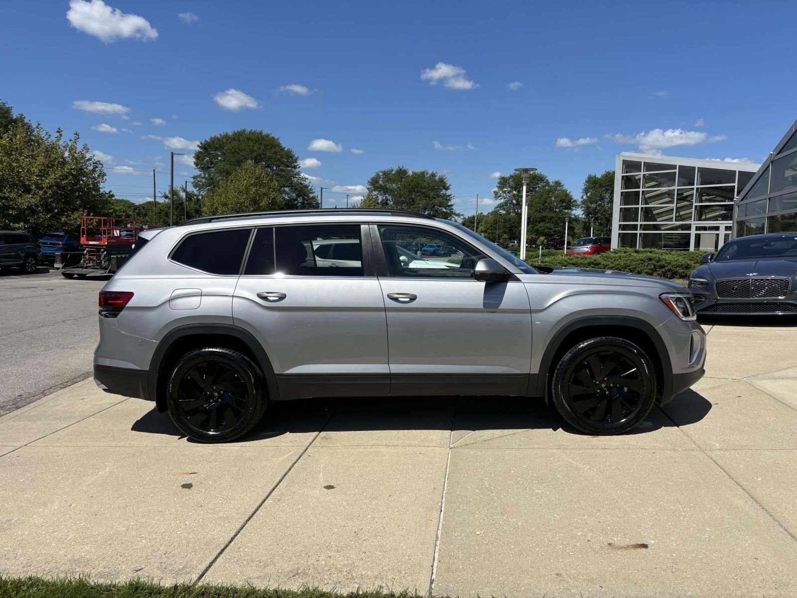 New 2026 Volkswagen Atlas SE image 8
