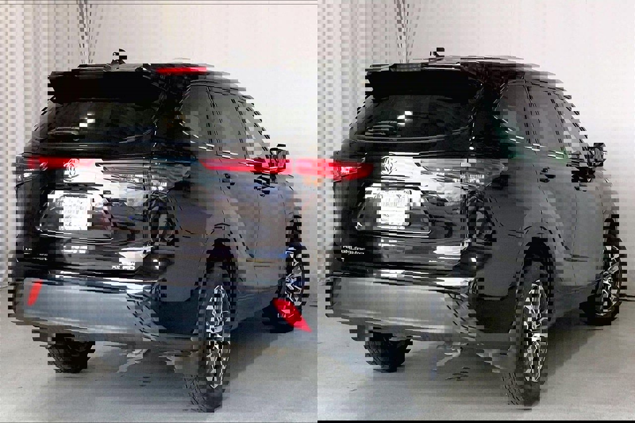 Used 2022 Toyota Highlander XLE image 13