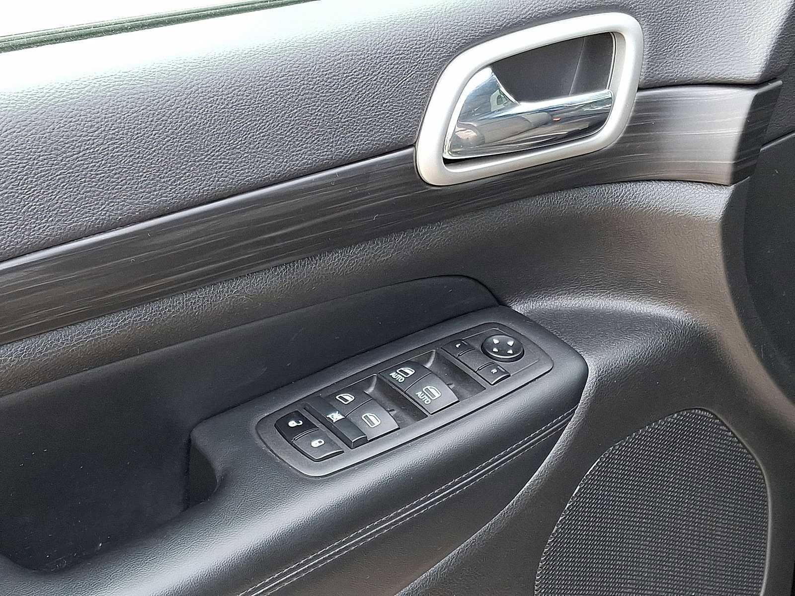 Used 2022 Jeep Grand Cherokee Laredo X image 29