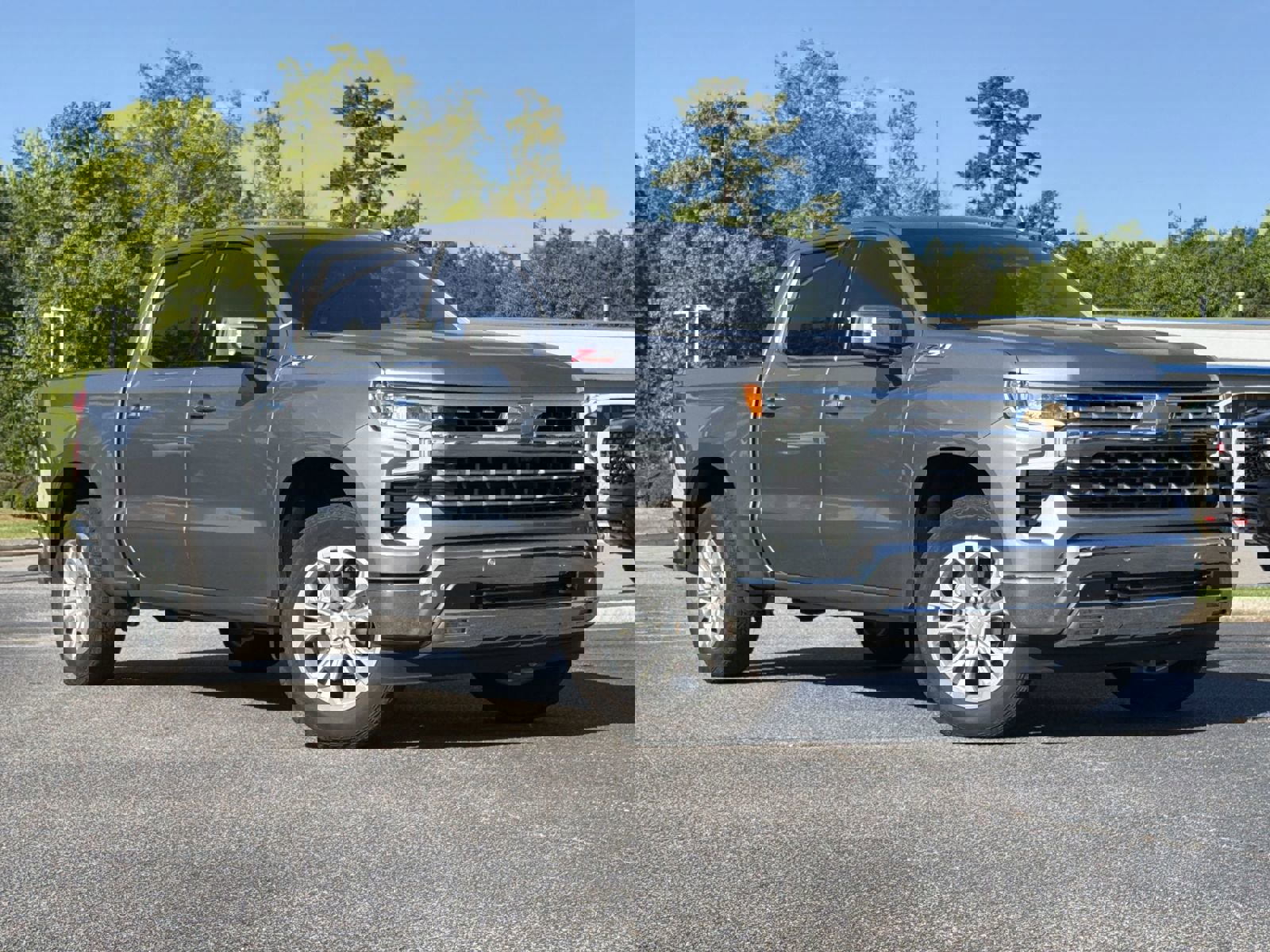 Used 2025 Chevrolet Silverado 1500 LTZ w/ LTZ Premium Package image 2