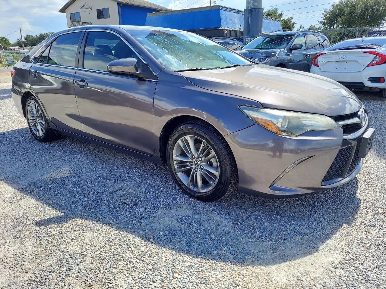 Used 2016 Toyota Camry SE image 3