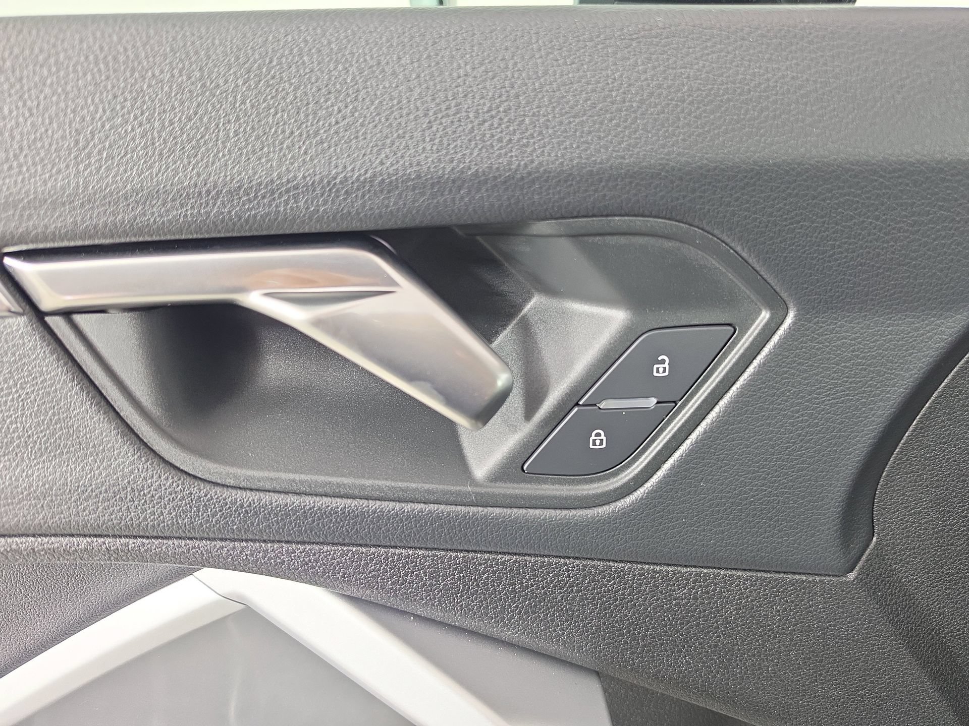 Certified 2025 Audi Q3 2.0T Premium Plus w/ Premium Plus Package AWD/4WD image 19