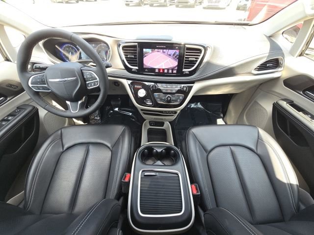 Used 2023 Chrysler Pacifica Touring-L FWD image 36