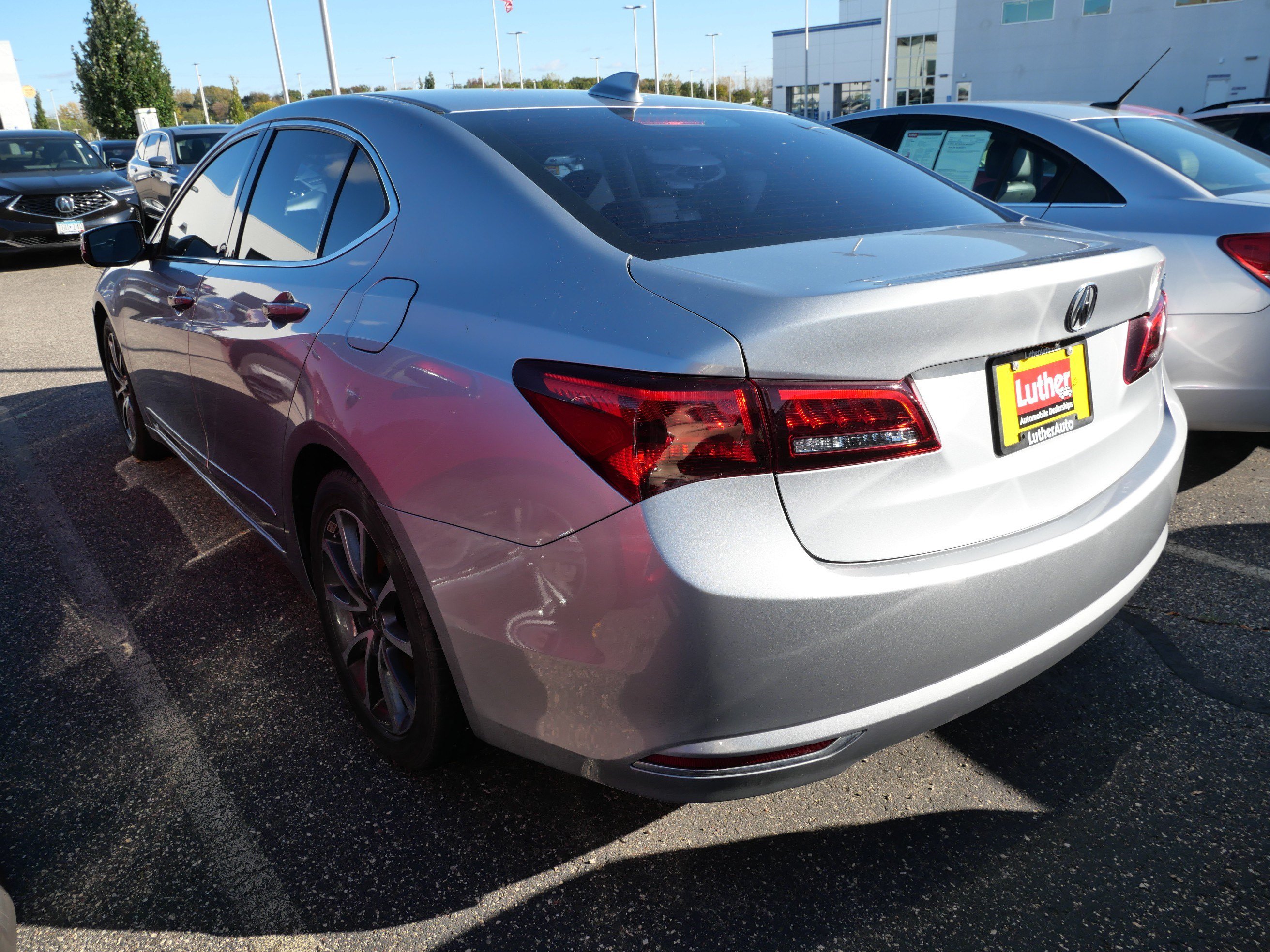 Used 2017 Acura TLX V6 FWD image 5