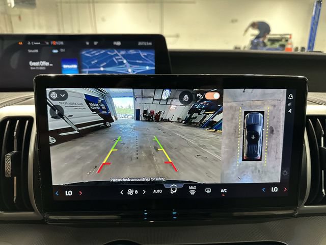 Used 2025 Ford Expedition Active AWD/4WD image 27