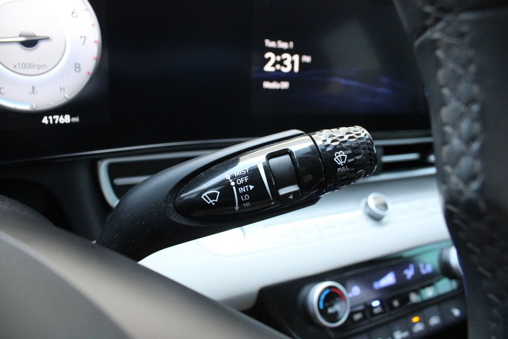 Used 2023 Hyundai Elantra Limited FWD image 14