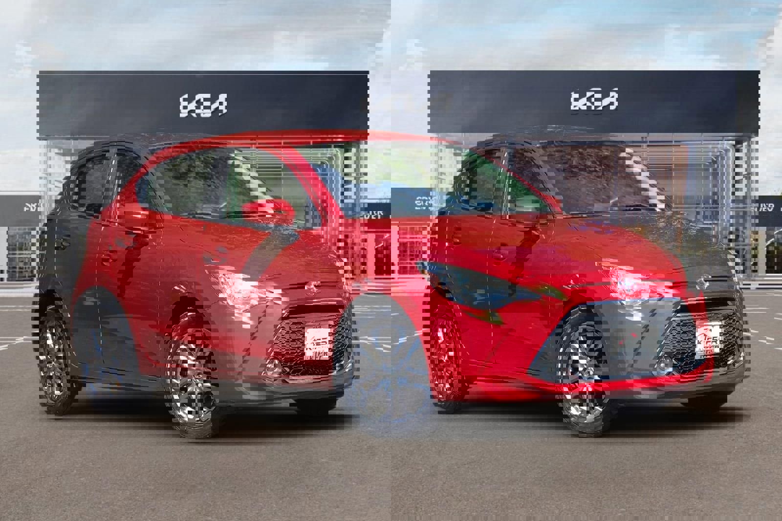 Used 2020 Toyota Yaris LE FWD image 2