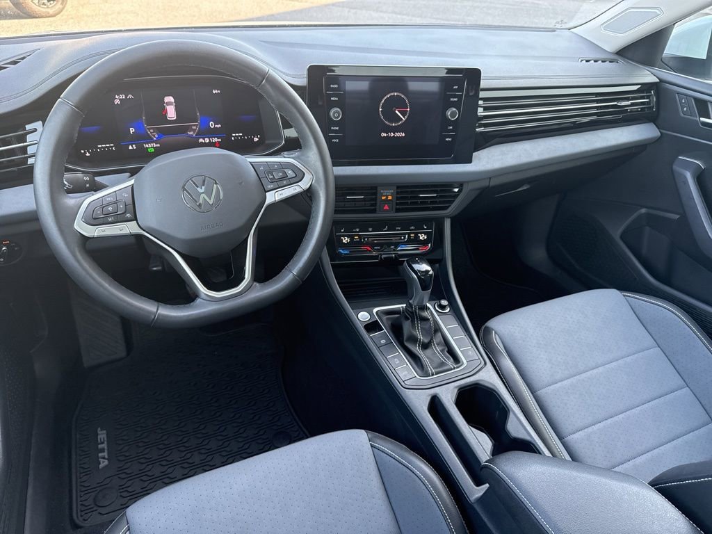 Used 2025 Volkswagen Jetta SE FWD image 15