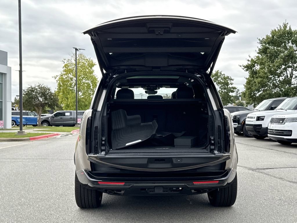 New 2025 Land Rover Range Rover SE image 12