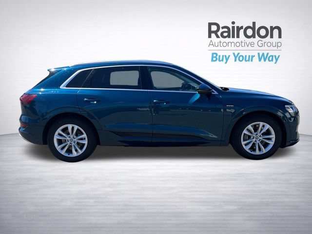 Used 2019 Audi e-tron Prestige w/ Prestige Package AWD/4WD image 8
