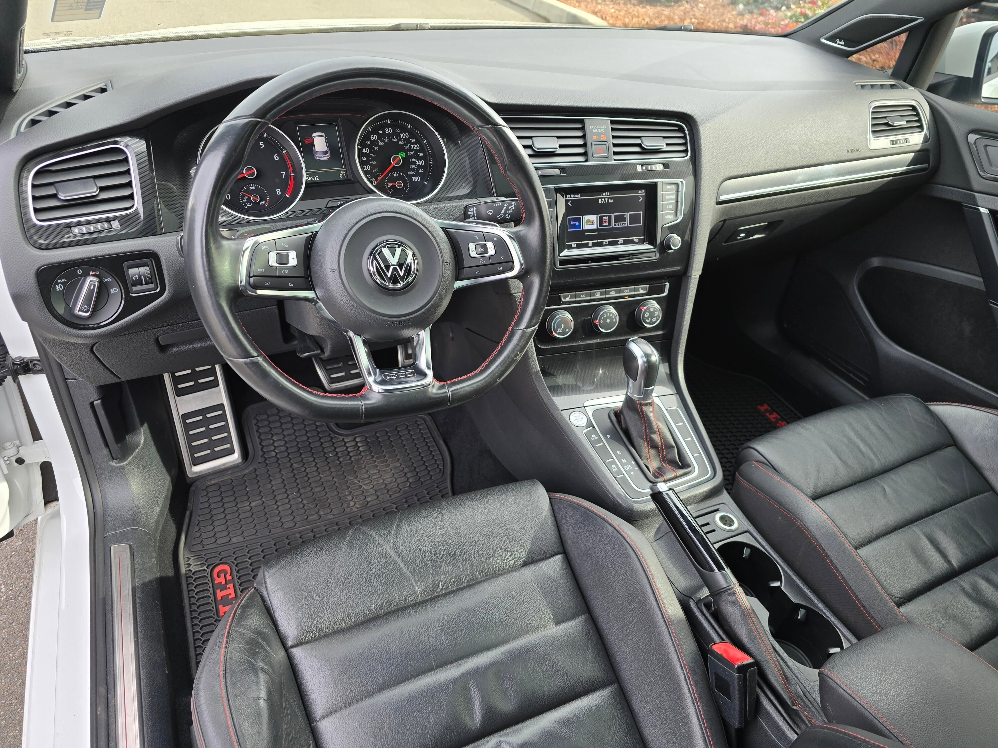 Used 2015 Volkswagen GTI SE FWD image 13