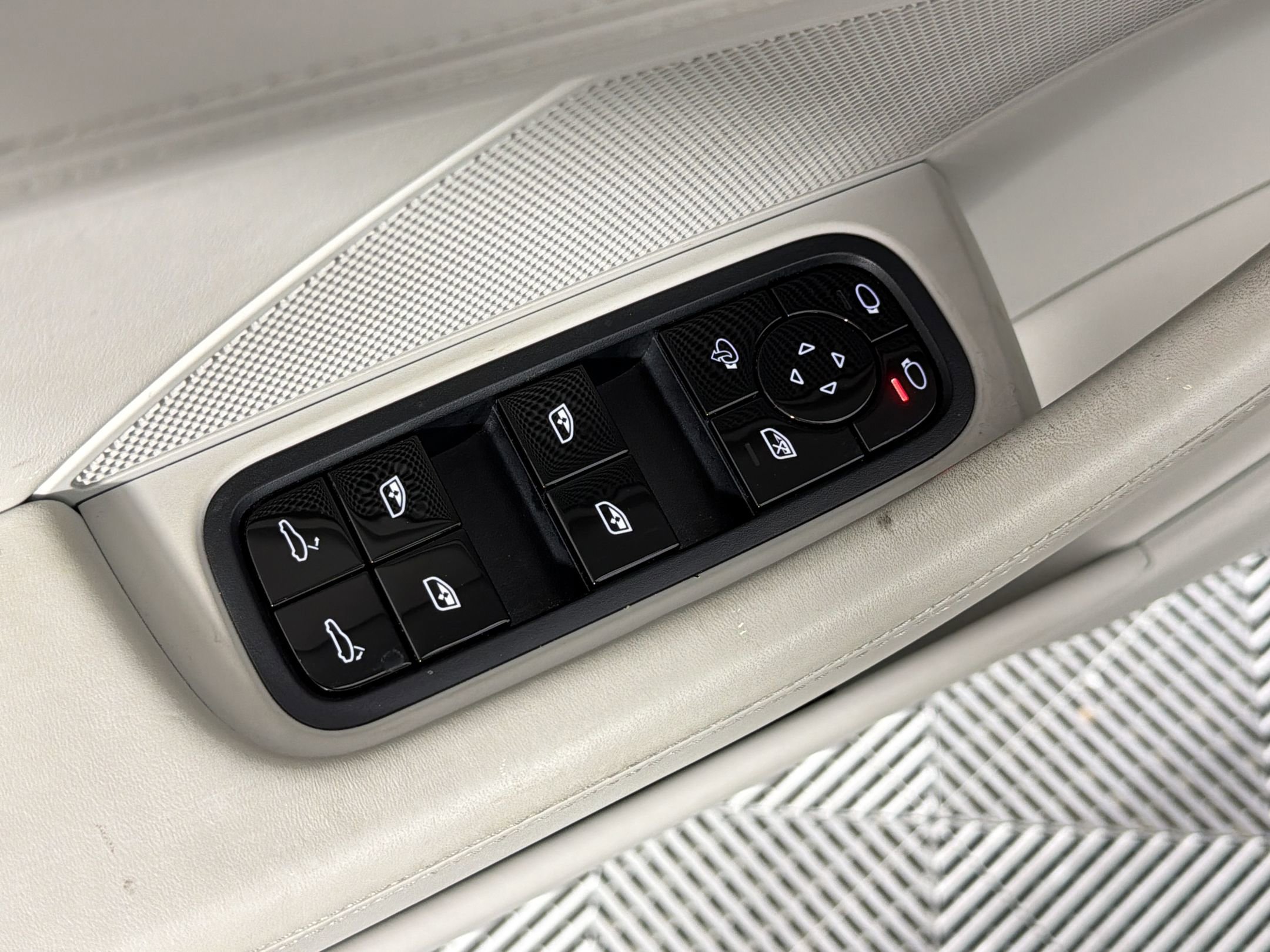 Certified 2018 Porsche Panamera image 13