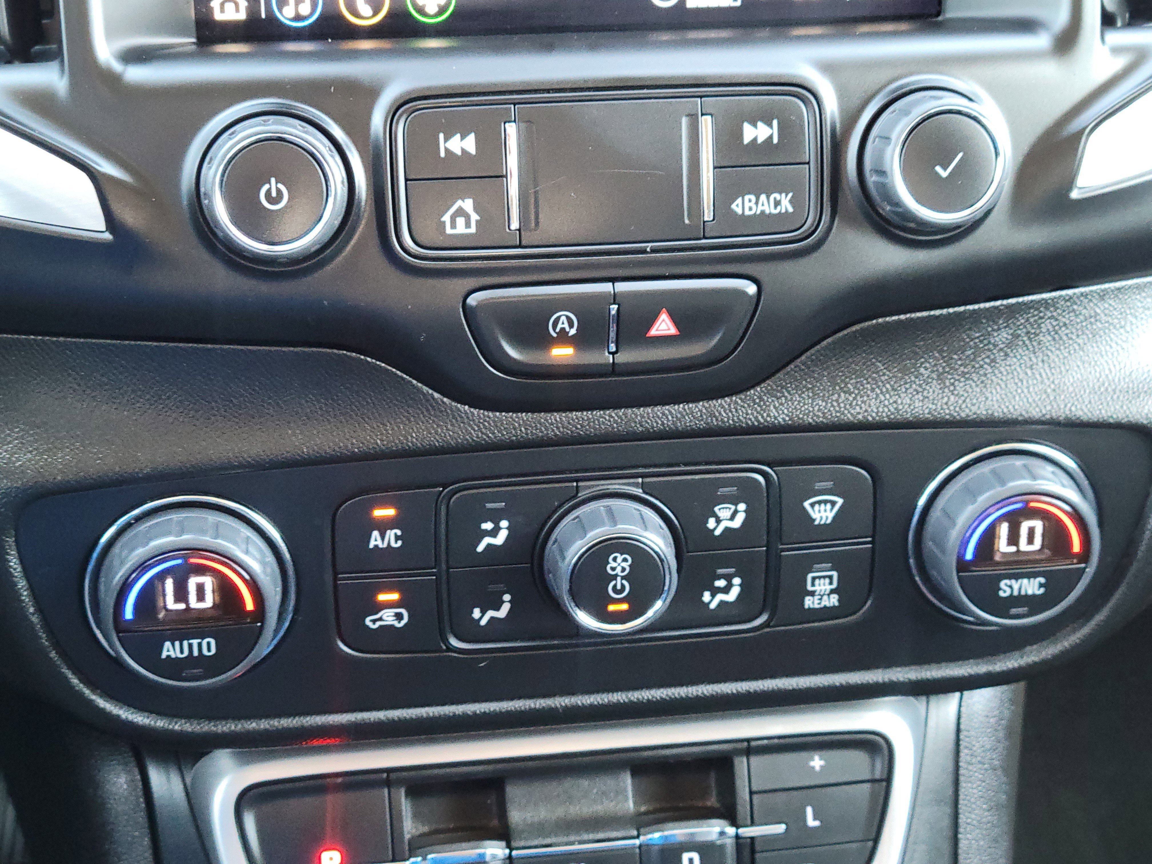 Used 2023 GMC Terrain SLT image 19