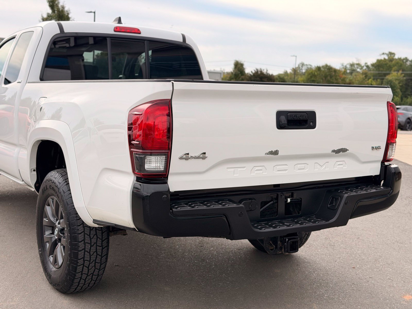 Used 2022 Toyota Tacoma SR5 AWD/4WD image 9