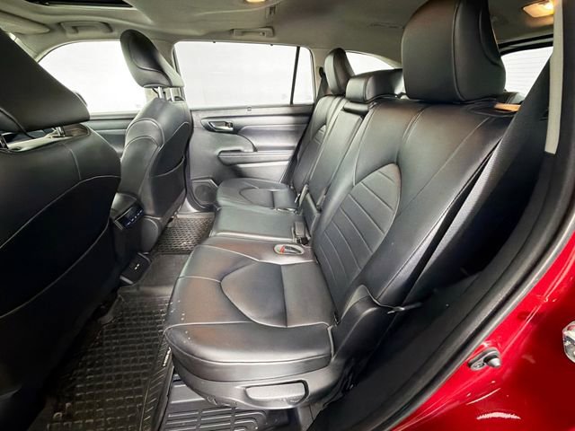 Used 2020 Toyota Highlander XLE image 23