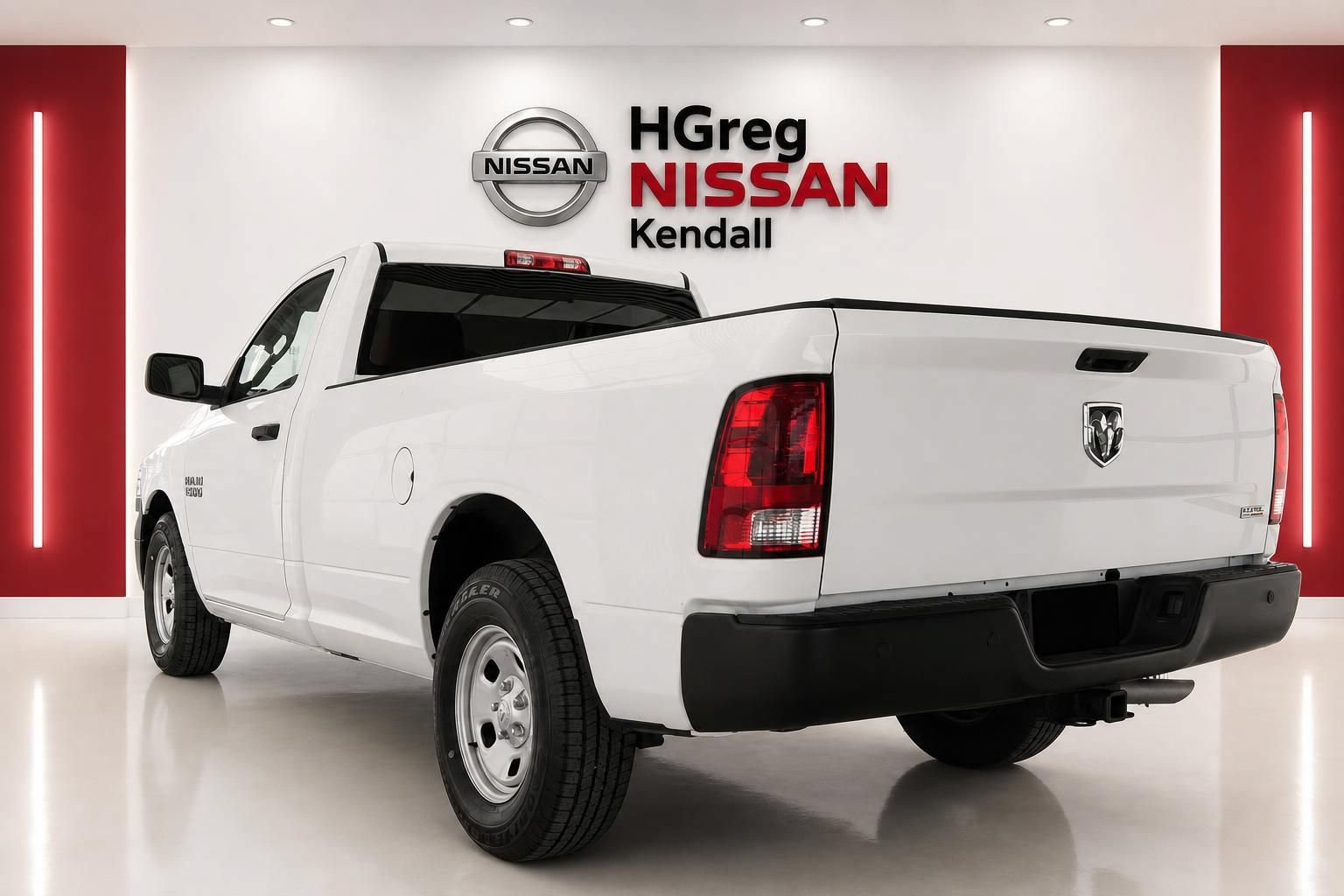 Used 2018 RAM 1500 Express RWD image 2
