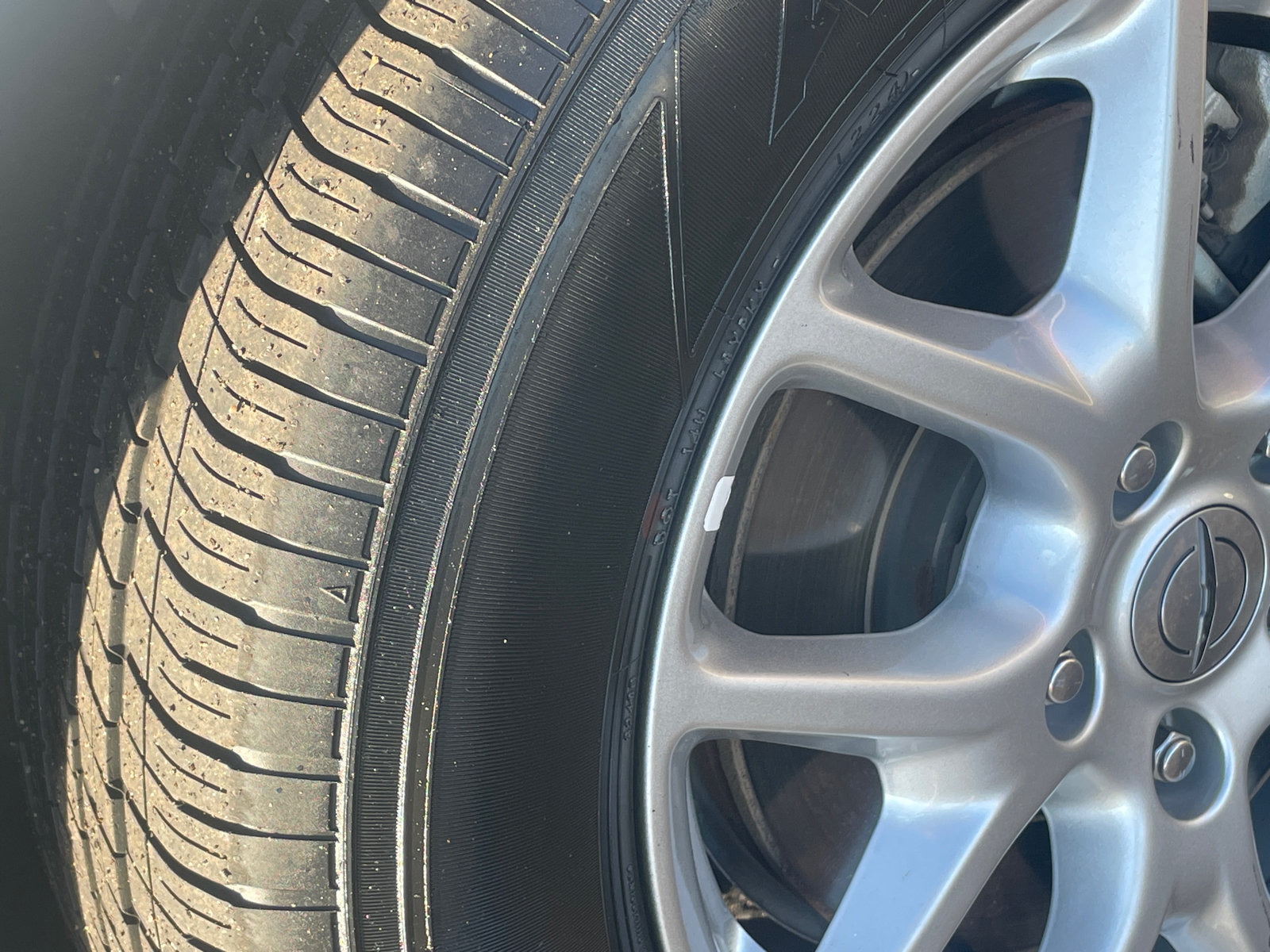 Used 2024 Chrysler Pacifica Touring FWD image 9