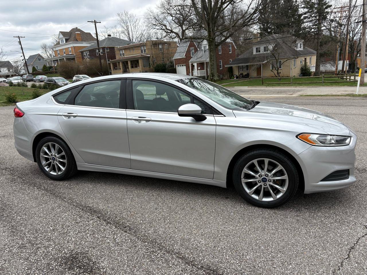 Used 2017 Ford Fusion SE w/ Fusion SE Technology Package image 10
