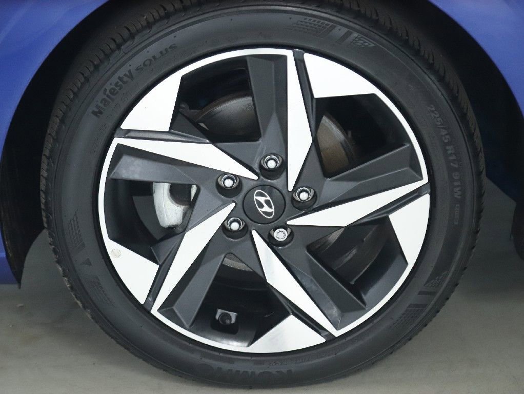 Used 2023 Hyundai Elantra Limited image 36