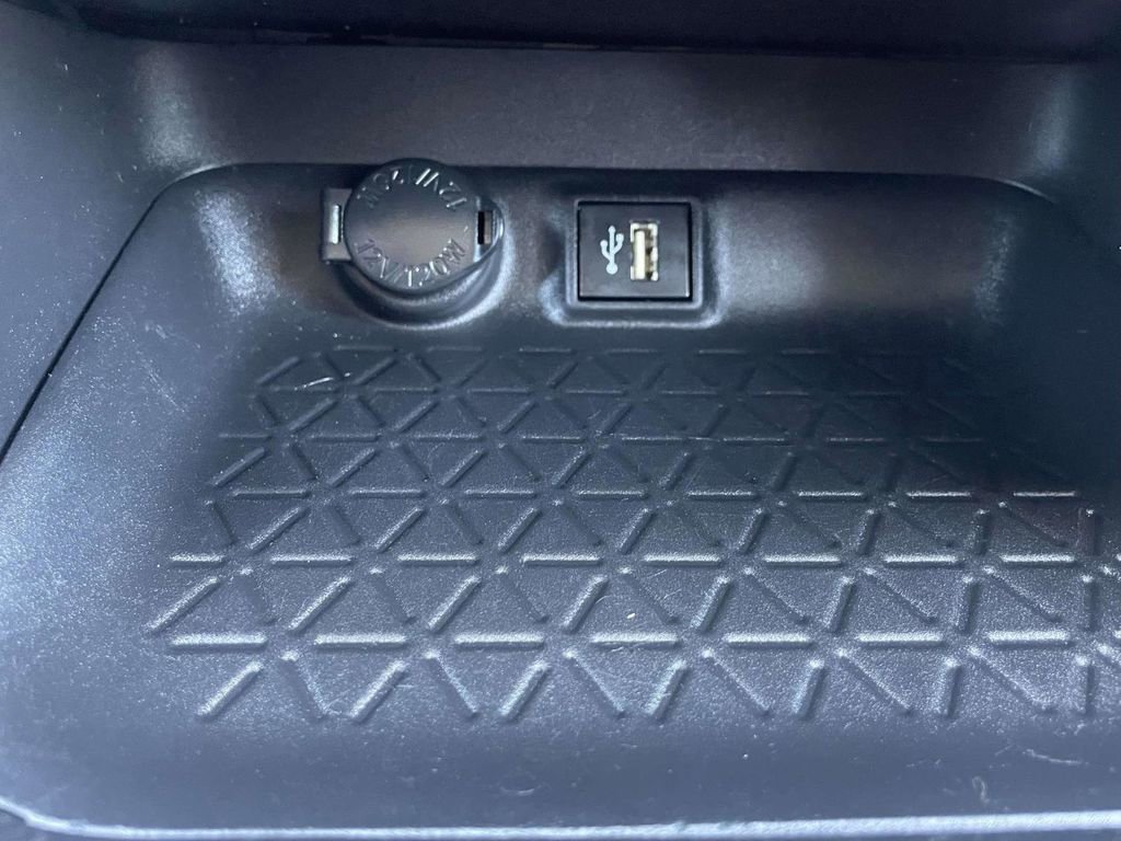 Used 2023 Toyota RAV4 XLE FWD image 37