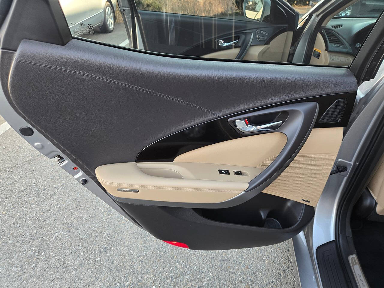 Used 2014 Hyundai Azera Limited FWD image 22