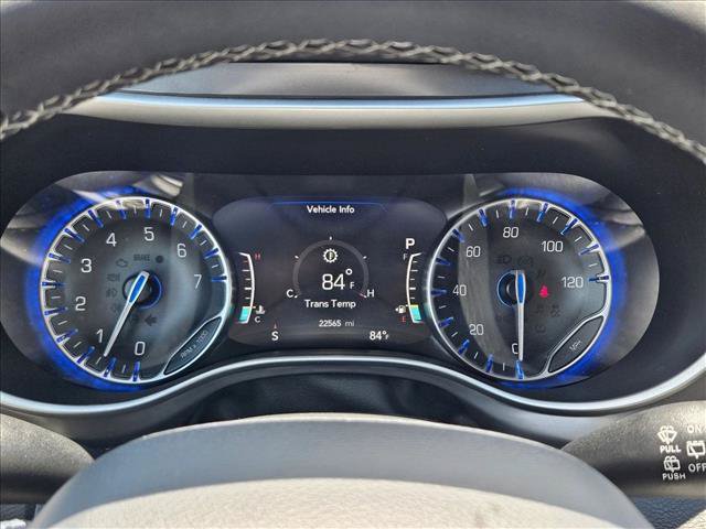Used 2025 Chrysler Pacifica Select FWD image 10