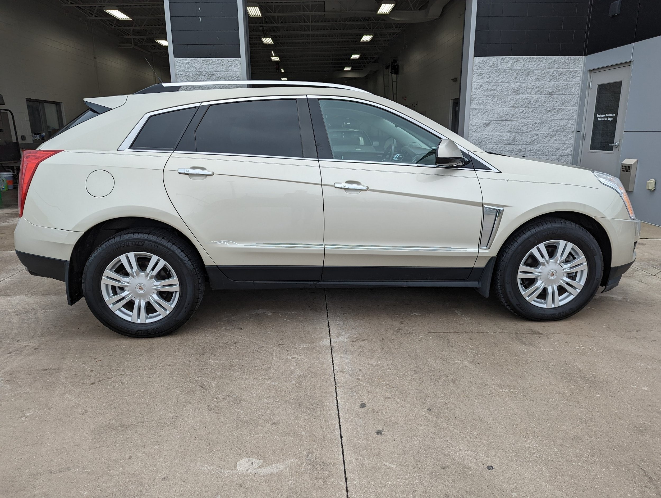 Used 2014 Cadillac SRX Luxury w/ Driver Awareness Package FWD image 1